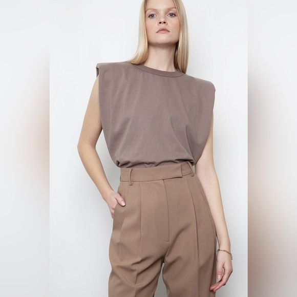 NWT The Frankie Shop Eva Padded Shoulder Muscle T-Shirt - Picture 2 of 9